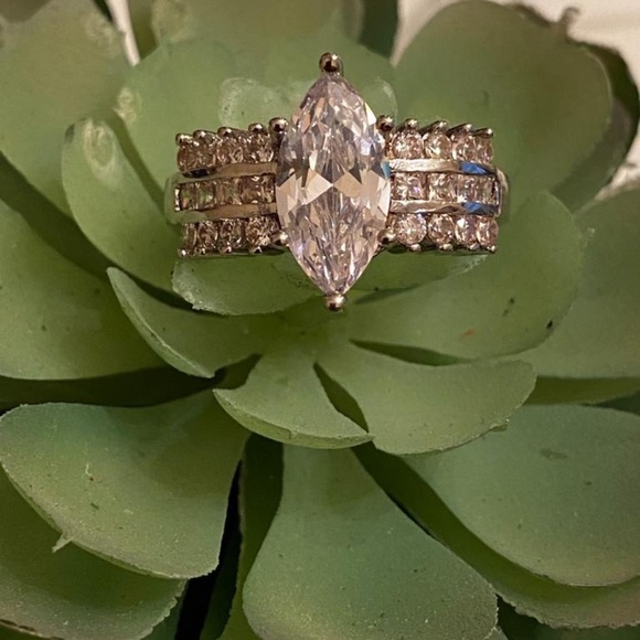 wedding ring - Picture 10 of 11